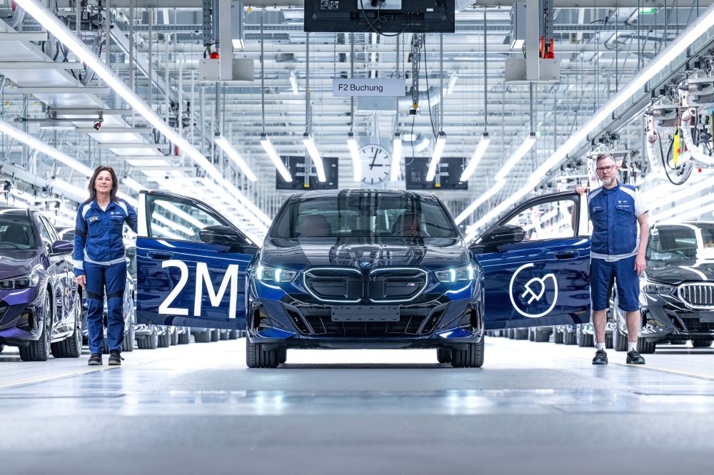 Натужная гордость: BMW Group отчиталась о выпуске двухмиллионного электромобиля - «BMW»