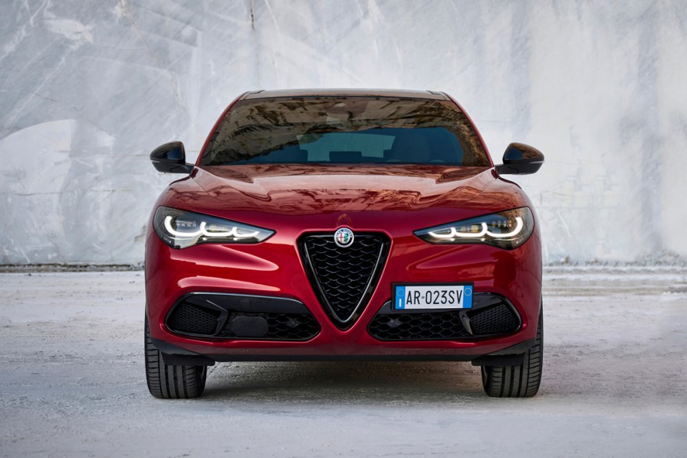 Новые Alfa Romeo Giulia и Stelvio могут получить «чистый» ДВС - «Dodge»