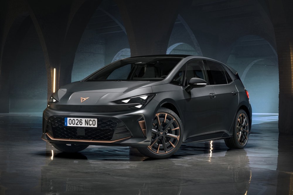 Обновлён хэтчбек Cupra Born: фирменный «нос», физические кнопки на руле, больше запас хода - «Cupra»