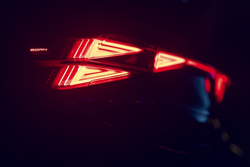 Обновлённый хэтчбек Cupra Born готовится к скорой премьере: первые тизеры - «Cupra»