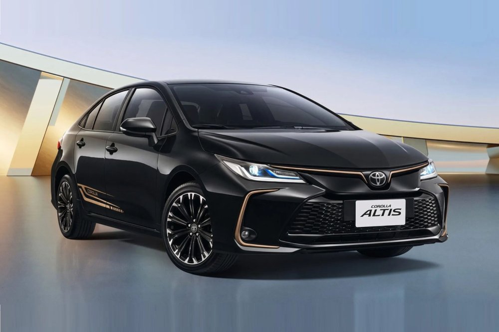У автомобилей семейства Toyota Corolla появились юбилейные спецверсии - «Toyota»