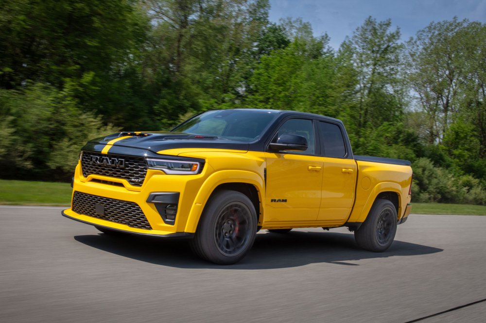 У пикапа Ram 1500 появилось семейство масл-траков Rumble Bee с моторами V8 - «Ram»