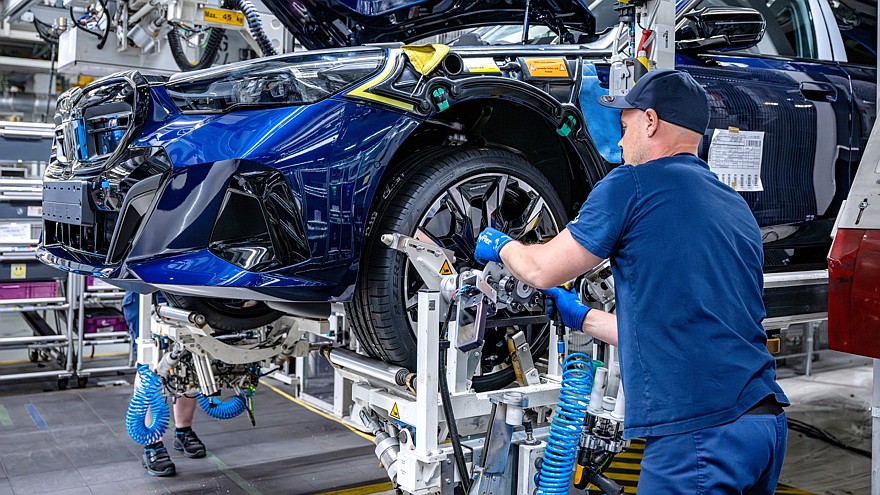 Натужная гордость: BMW Group отчиталась о выпуске двухмиллионного электромобиля - «BMW»