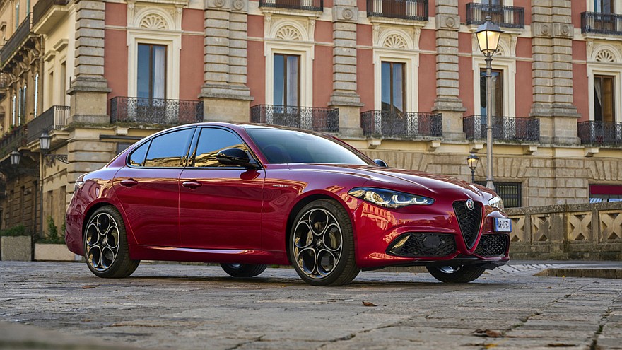 Новые Alfa Romeo Giulia и Stelvio могут получить «чистый» ДВС - «Dodge»