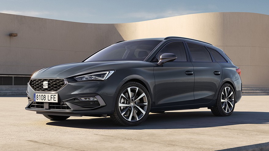 Обновлённый Seat Leon лишился базового мотора и получил дисплеи побольше - «SEAT»