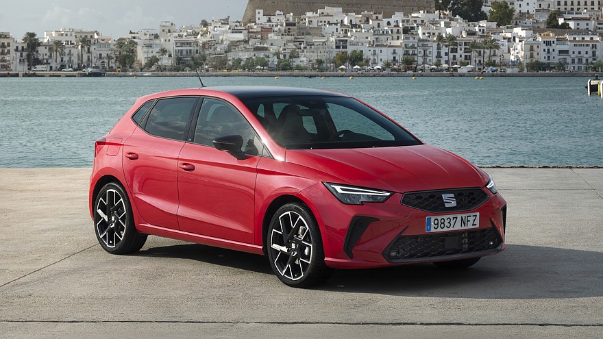 Seat обновил родственные кроссовер Arona и хэтчбек Ibiza: свежий дизайн и прежняя техника - «SEAT»