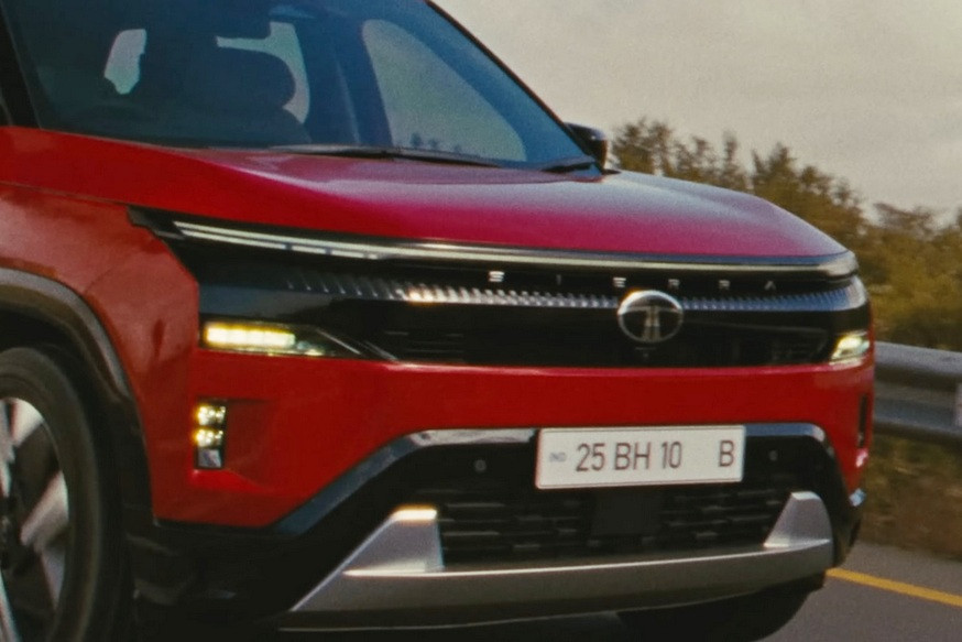 Серийный кроссовер Tata Sierra: трёхэкранное табло и несколько вариантов начинки - «Tata»