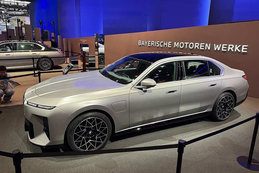 Страшная, большая и тяжёлая: первый обзор обновлённой BMW 7 Series - «BMW»