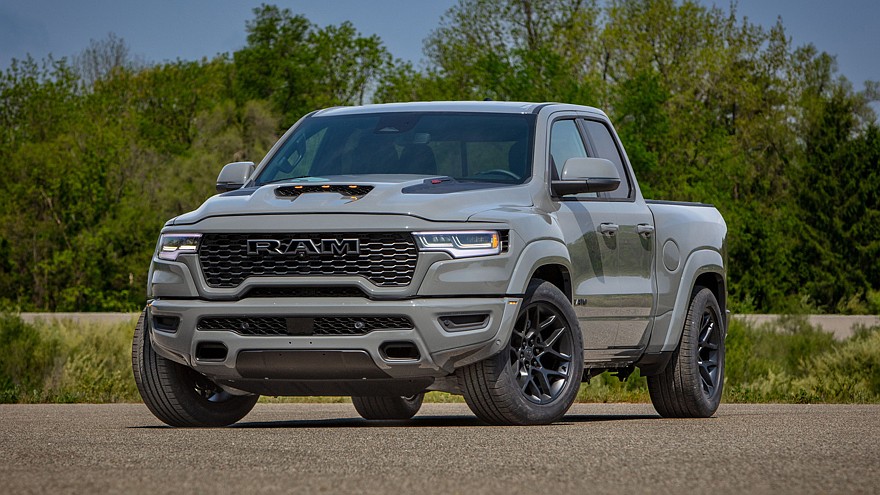 У пикапа Ram 1500 появилось семейство масл-траков Rumble Bee с моторами V8 - «Ram»
