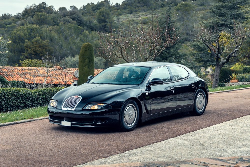 Автолегенда 1990-х: один из трёх выпущенных седанов Bugatti EB112 продадут на аукционе - «Bugatti»