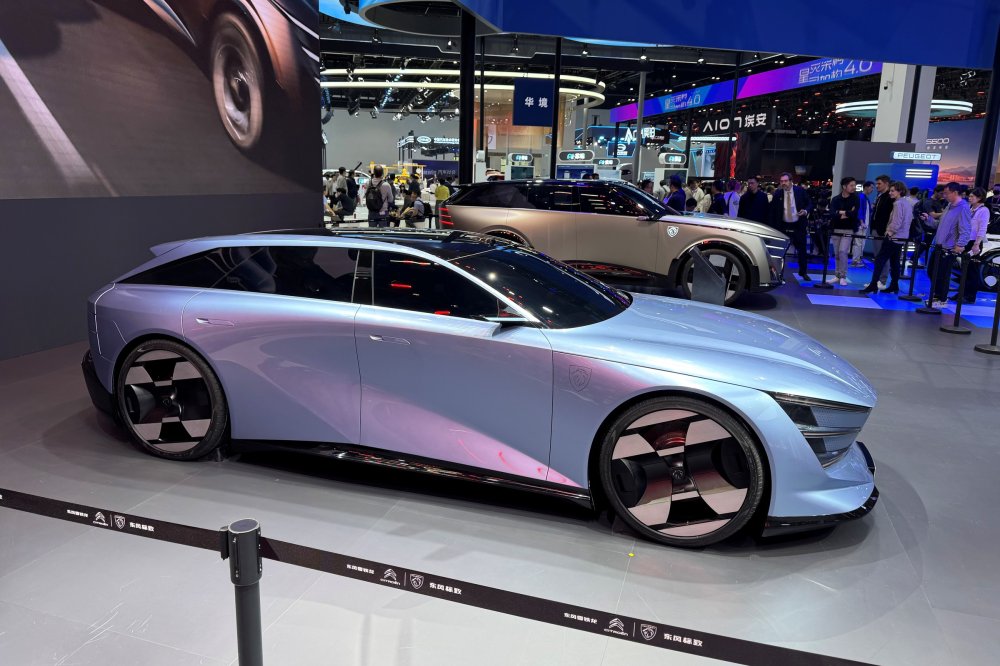 Марка Peugeot показала в Пекине потенциального преемника модели 508 и большой SUV - «Peugeot»