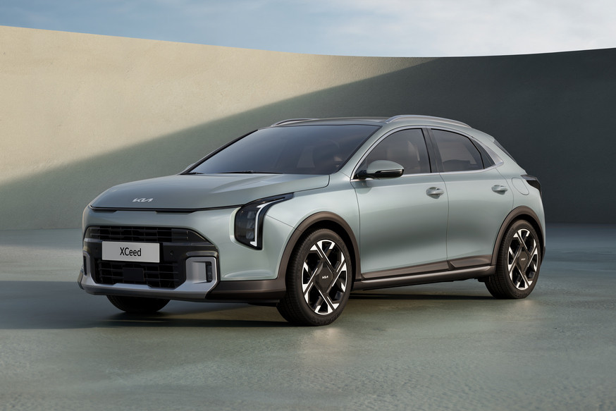 Паркетник Kia XCeed продолжит карьеру с новым стилем: официальные фото - «Kia»