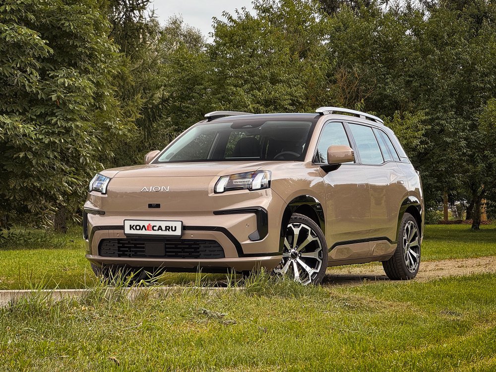 Без бардачка, но с холодильником: тест-драйв GAC Aion V - «GAC»