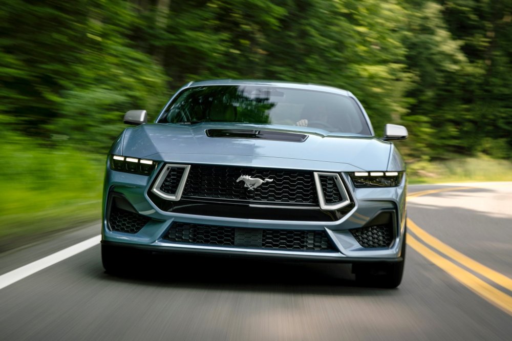 Ford показал четырёхдверный Mustang дилерам: он будет стоить менее 40 000 долларов - «Ford»