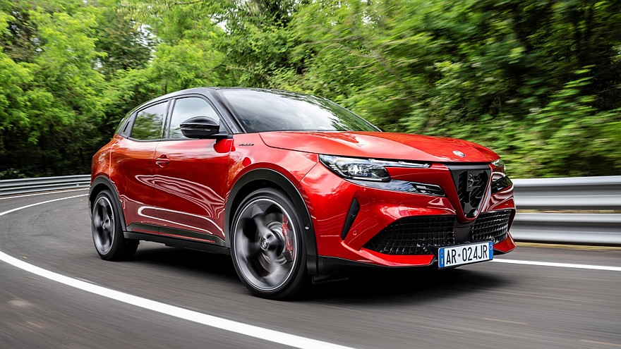 Страсти вокруг Alfa Romeo: продажи в 2025 году выросли, но оптимизма пока мало - «Alfa Romeo»