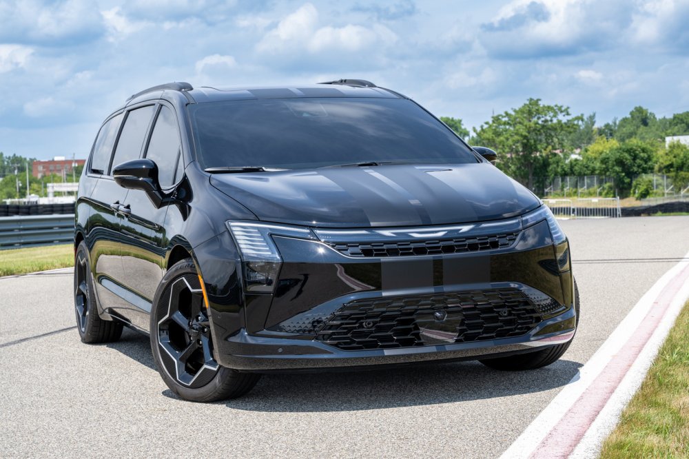 Stellantis подготовил пару концептов на базе обновлённого минивэна Chrysler Pacifica - «Chrysler»