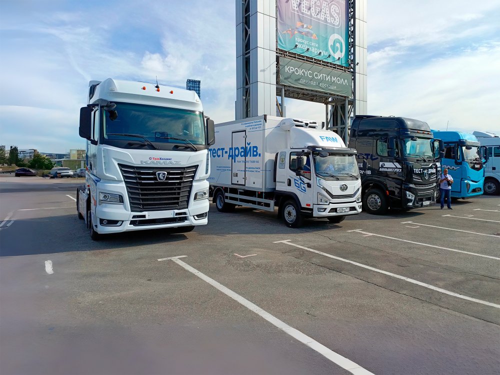 Выставки ComAutoTrans и AutoBusExpo: бронетехника, «волжский китаец» и грузовые «электрички» - «Грузовики и автобусы»