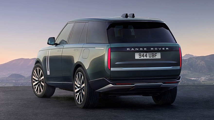 Range Rover Electric полностью рассекречен: средние характеристики за бешеные деньги - «Land Rover»