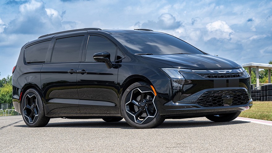 Stellantis подготовил пару концептов на базе обновлённого минивэна Chrysler Pacifica - «Chrysler»